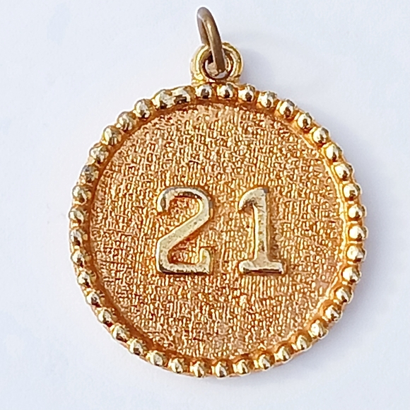 KJL RARE COLLECTIBLE medallion charm pendant 21 goldtone Kenneth Jay Lane - Picture 1 of 4